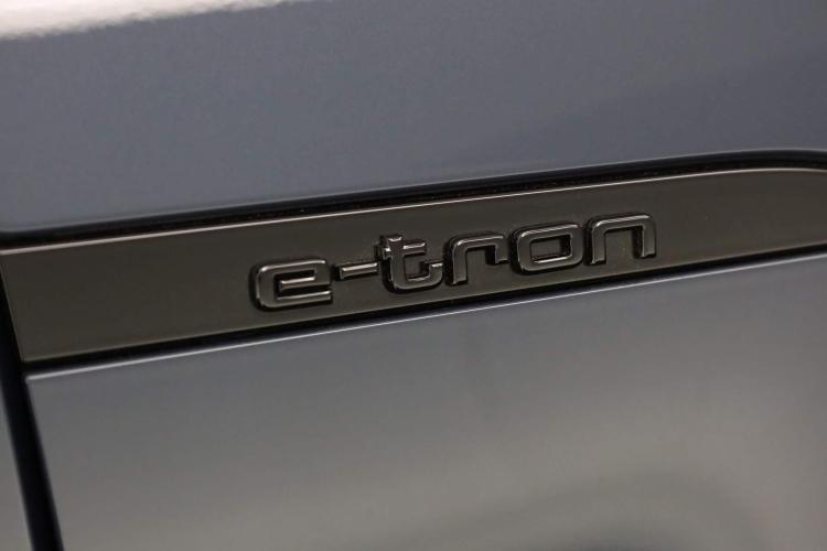 Audi Q8 e-tron 50 quattro 340PK S Edition 95 kWh | 38253438-17
